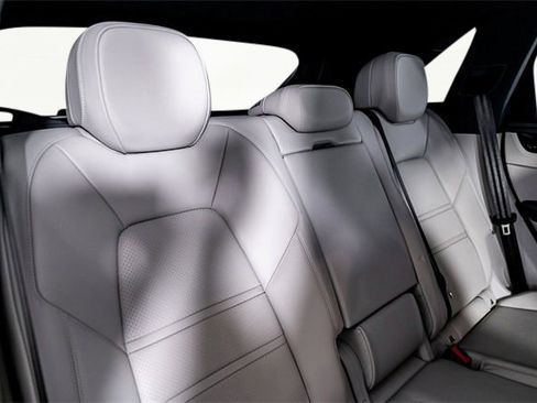 Used 2022 Porsche Cayenne S image 33