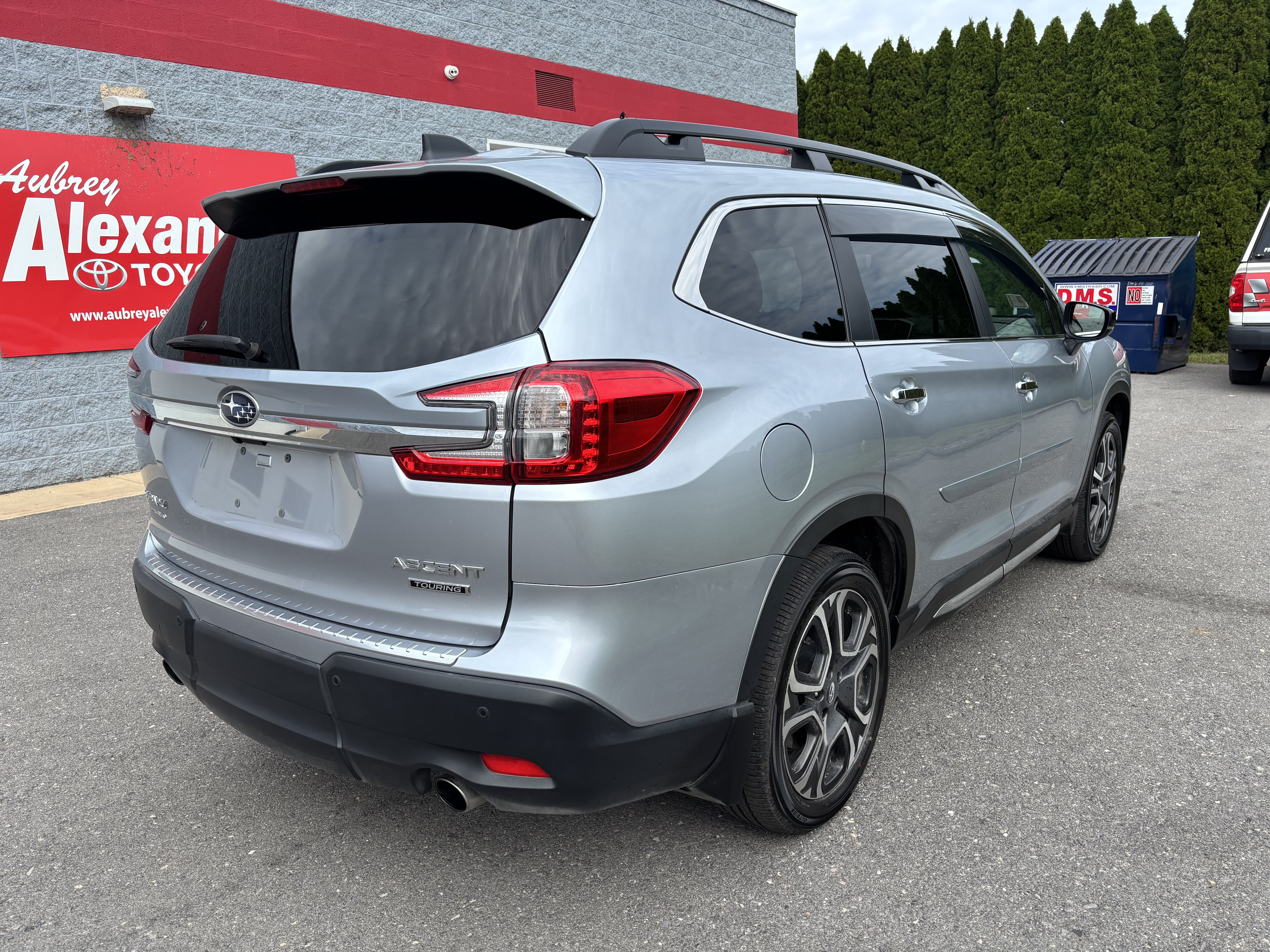 Used 2025 Subaru Ascent Touring w/ Popular Package #1 AWD/4WD image 3