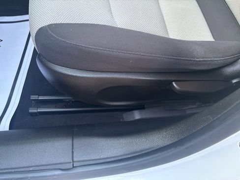 Used 2014 Chevrolet Cruze LS image 19