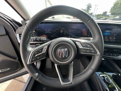 Used 2025 Buick Envision Preferred image 15