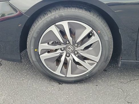 Used 2018 Honda Accord EX image 28