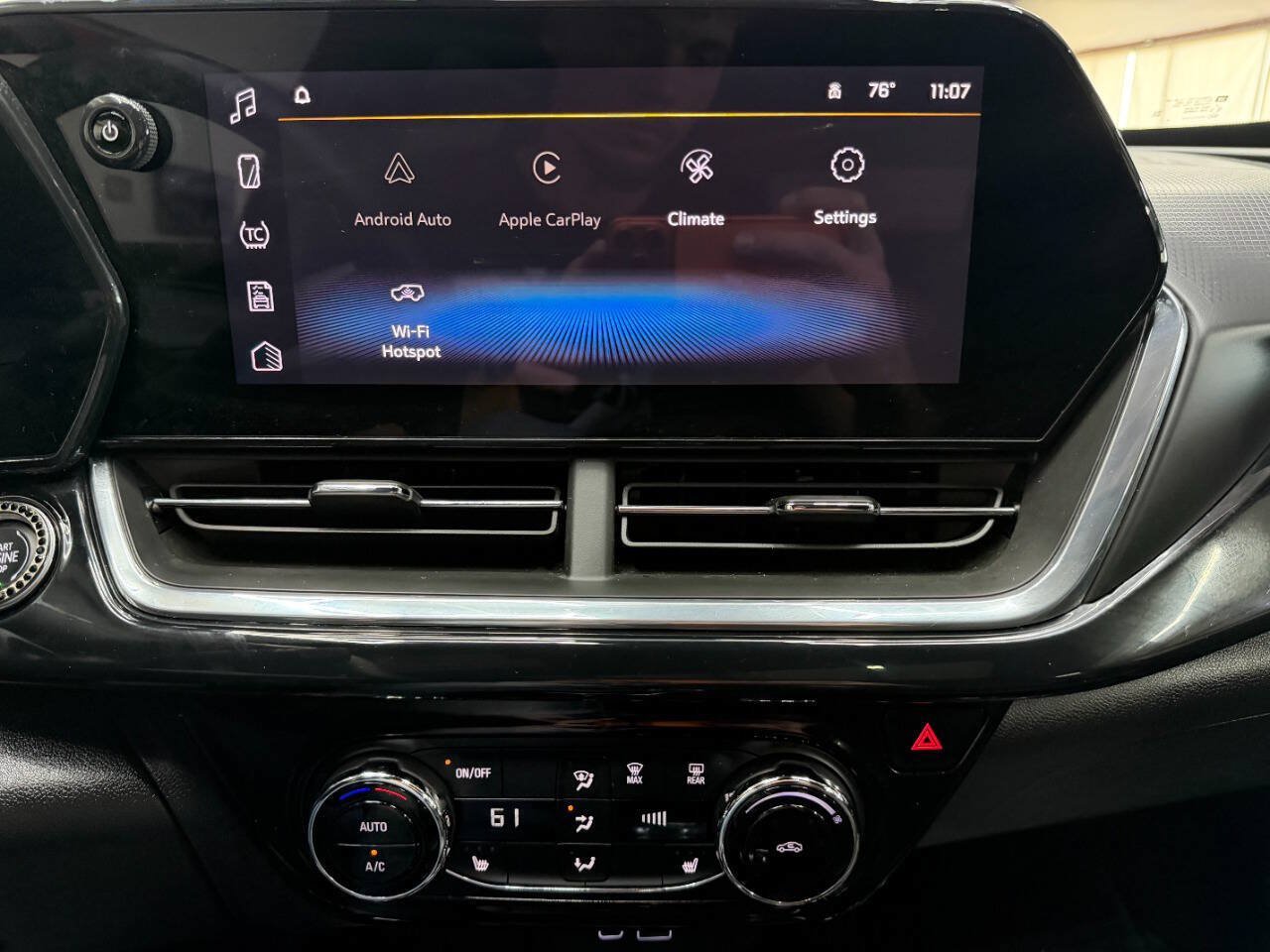 Used 2025 Chevrolet Trax RS w/ Sunroof Package FWD image 26