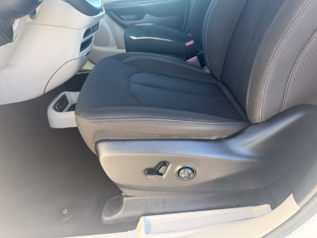 Used 2024 Chrysler Voyager LX FWD image 10