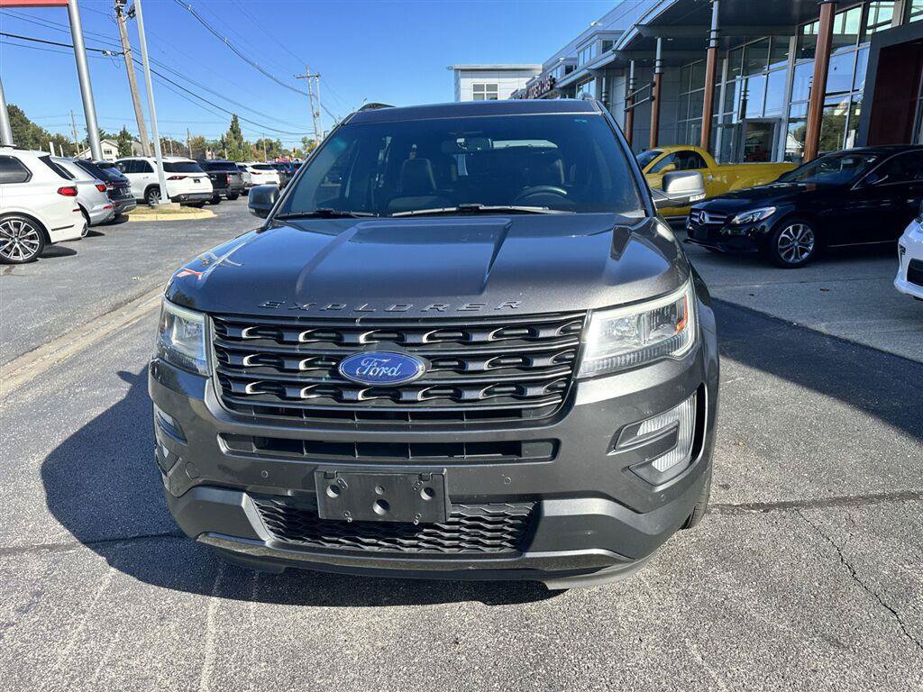 Used 2017 Ford Explorer XLT w/ Equipment Group 202A AWD/4WD image 7