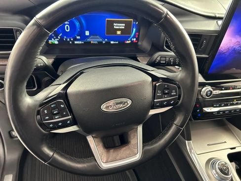 Used 2023 Ford Explorer Platinum w/ Technology Package AWD/4WD image 13