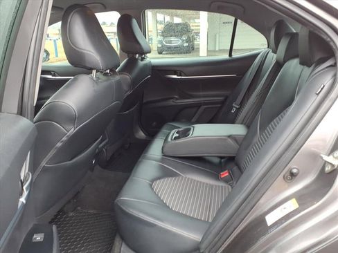Used 2019 Toyota Camry SE image 6