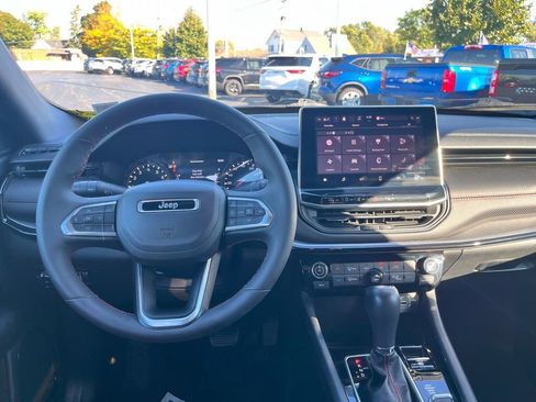 Used 2024 Jeep Compass Trailhawk w/ Trailhawk Convenience Group image 16