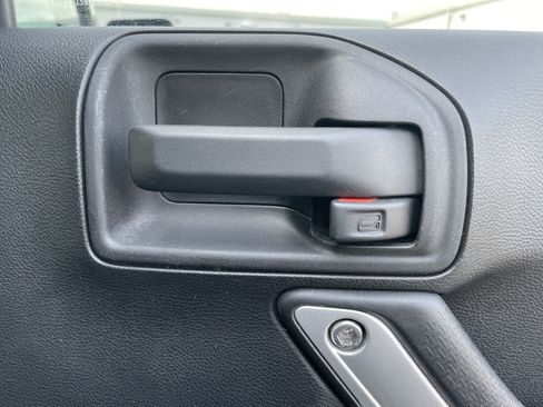 Used 2014 Jeep Wrangler Unlimited Sahara w/ Dual Top Group image 17