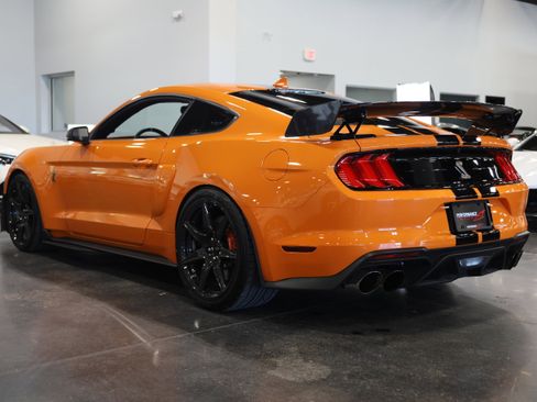 Used 2021 Ford Mustang Shelby GT500 w/ Carbon Fiber Track Pack RWD image 4