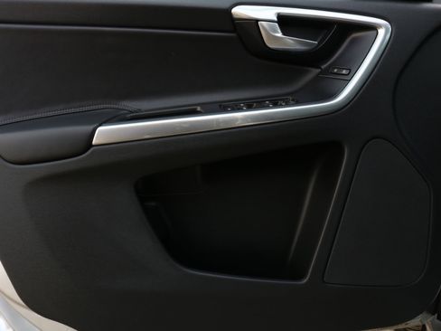 Used 2015 Volvo XC60 T5 Platinum image 16