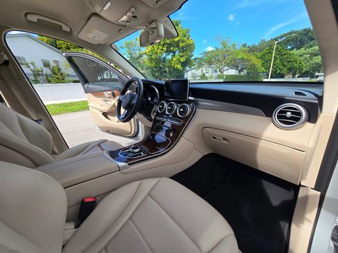 Used 2019 Mercedes-Benz GLC 300 w/ Premium Package image 14