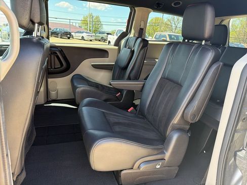 Used 2019 Dodge Grand Caravan SXT w/ Rear Park Assist Package FWD image 22