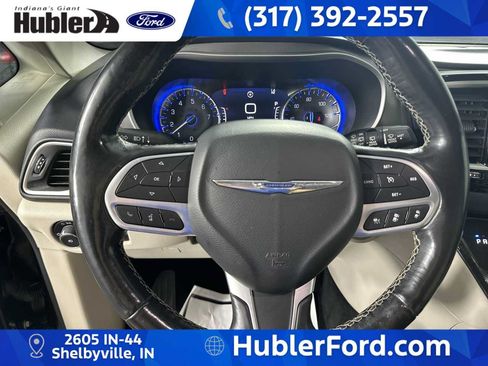 Used 2021 Chrysler Pacifica Touring-L FWD image 14