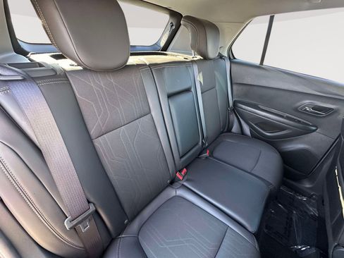 Certified 2022 Chevrolet Trax LT w/ LT Convenience Package image 30