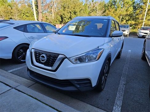 Used 2019 Nissan Kicks SV image 2