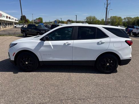 Used 2023 Chevrolet Equinox LS w/ LS Convenience Package AWD/4WD image 2