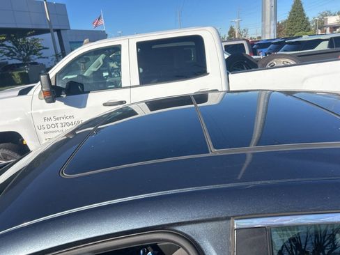 Used 2019 Chevrolet Malibu LT image 3