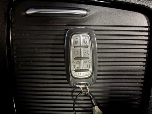 Used 2025 Chrysler Pacifica Limited FWD image 54