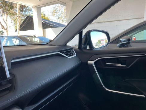 Used 2025 Toyota RAV4 XLE image 37