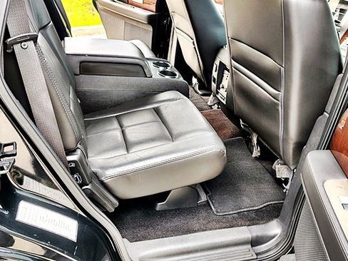 Used 2014 Lincoln Navigator 4WD image 17