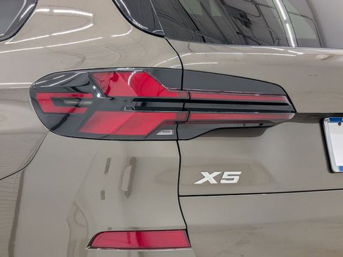 New 2026 BMW X5 sDrive40i w/ M Sport Package RWD image 13