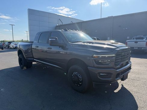 Used 2022 RAM 3500 Limited AWD/4WD image 4