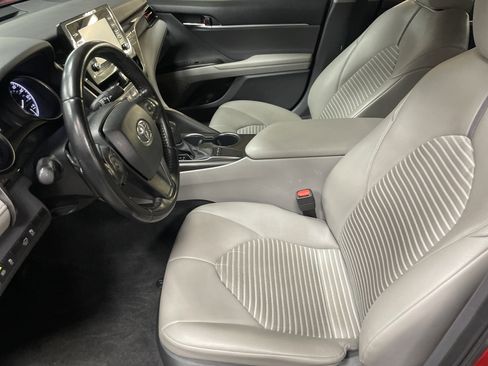 Used 2022 Toyota Camry SE FWD image 16