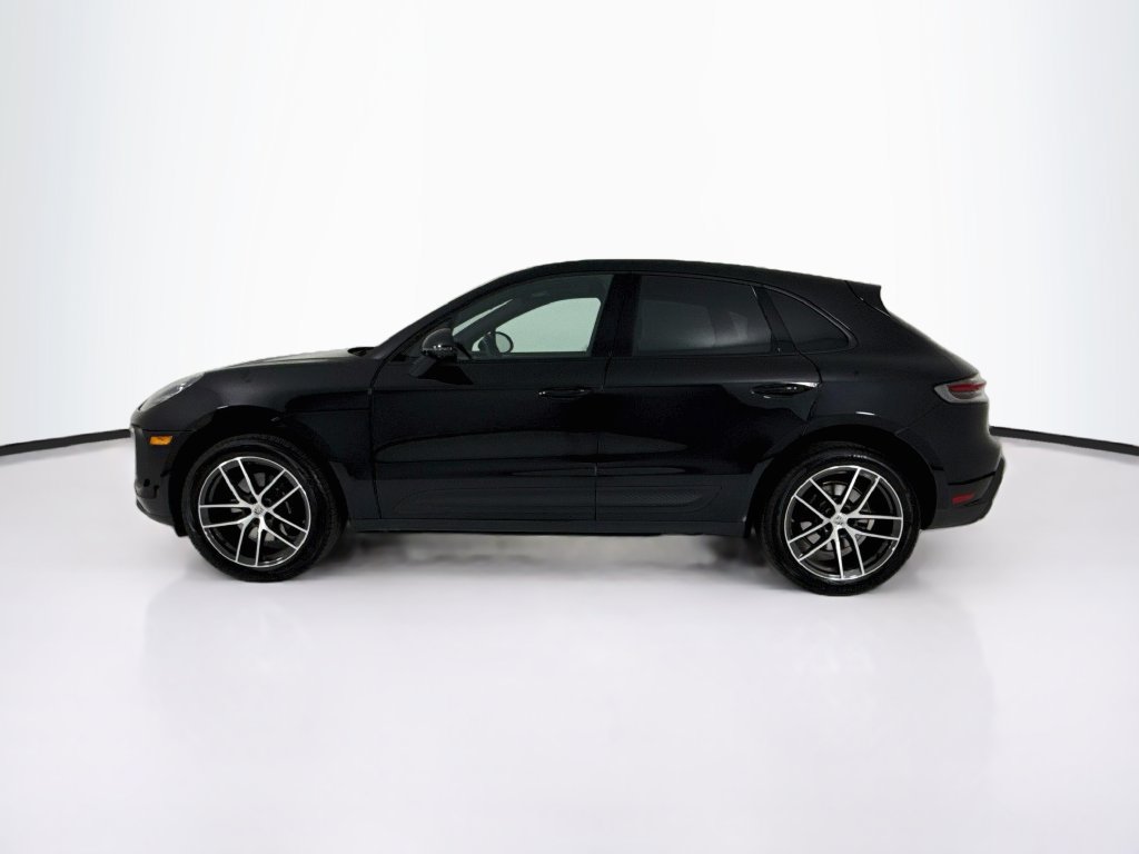 Certified 2025 Porsche Macan AWD/4WD image 2