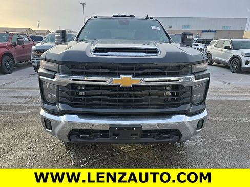 Used 2025 Chevrolet Silverado 2500 LT image 2