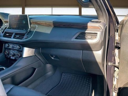 Used 2022 Chevrolet Tahoe LT w/ LT Signature Plus Package image 17