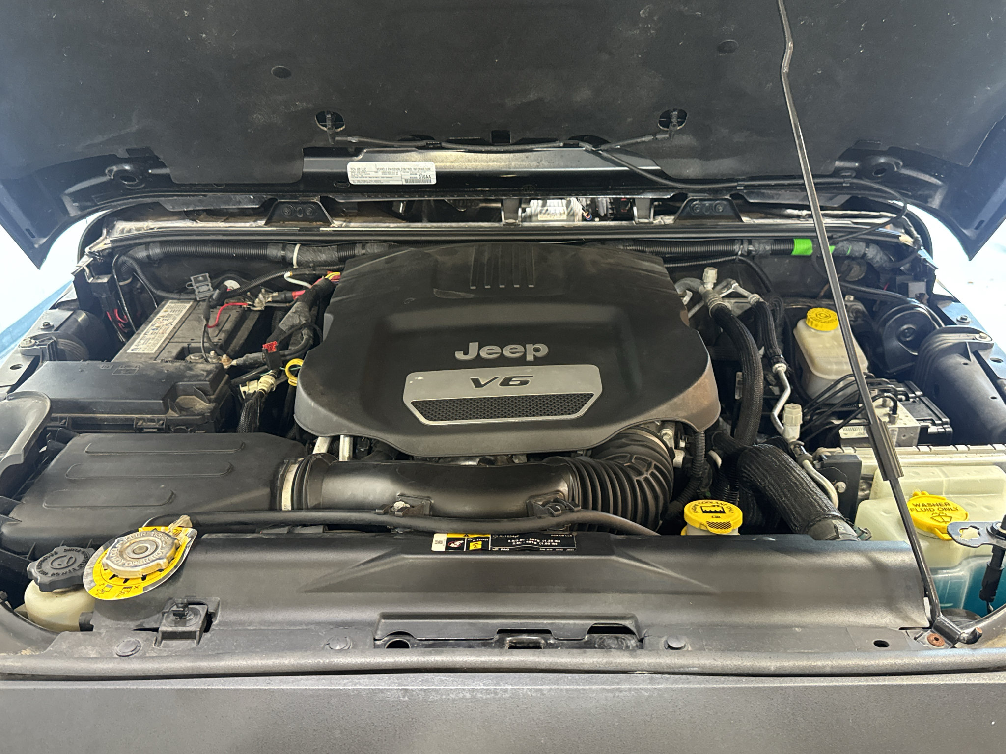 Used 2018 Jeep Wrangler Unlimited Sahara AWD/4WD image 27