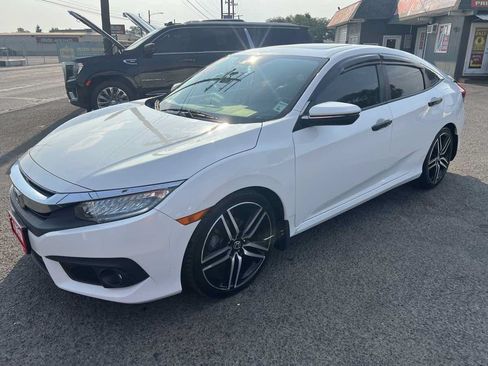 Used 2017 Honda Civic Touring image 3