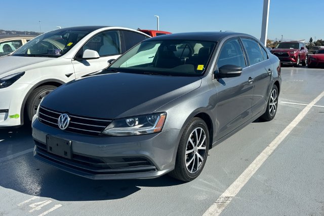 Used 2017 Volkswagen Jetta SE FWD image 1