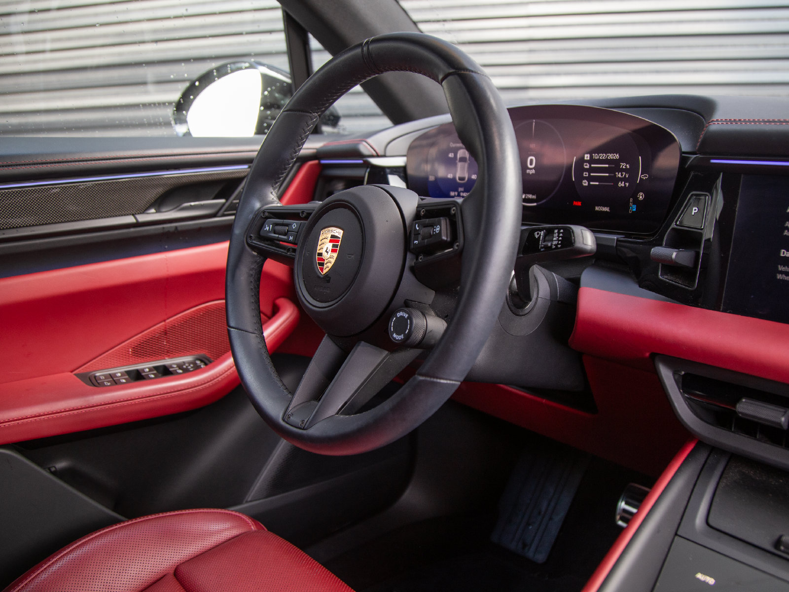 Certified 2025 Porsche Macan Electric RWD image 15