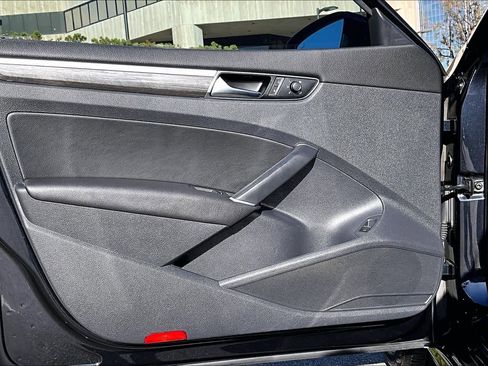 Used 2017 Volkswagen Passat 1.8T SEL Premium image 20