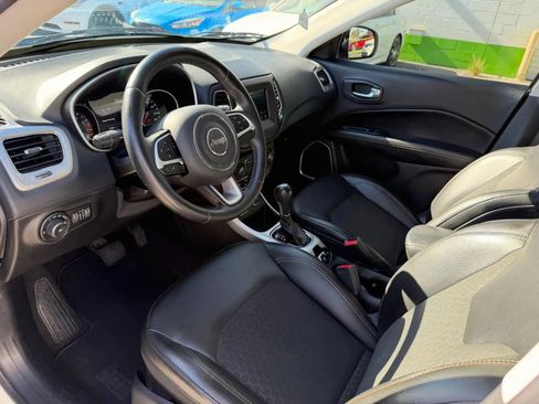Used 2018 Jeep Compass Latitude w/ Popular Equipment Group FWD image 10