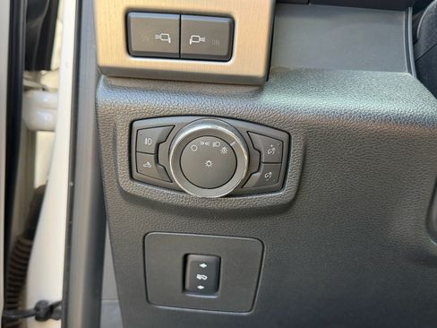 Used 2015 Ford F150 Platinum w/ Equipment Group 701A Luxury AWD/4WD image 11