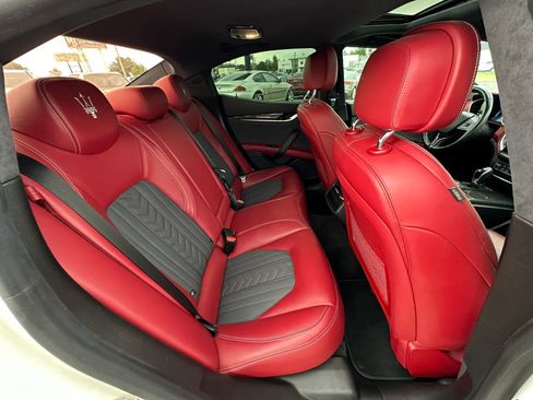 Used 2018 Maserati Ghibli S GranLusso RWD image 15