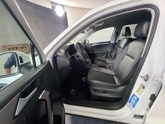 Used 2023 Volkswagen Tiguan SE FWD image 14