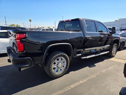Used 2024 Chevrolet Silverado 2500 High Country w/ Technology Package AWD/4WD image 4