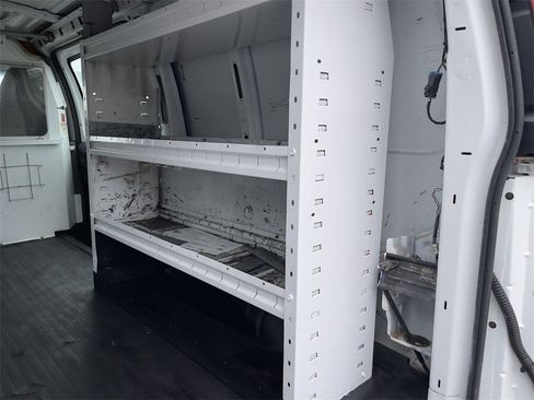 Used 2010 Chevrolet Express 2500 image 14