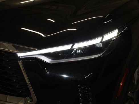 Certified 2025 INFINITI QX60 Luxe w/ Vision Package image 9