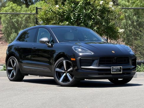 Certified 2023 Porsche Macan Turbo AWD/4WD image 9
