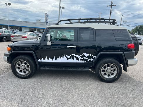 Used 2011 Toyota FJ Cruiser 4WD w/ Upgrade Pkg image 8