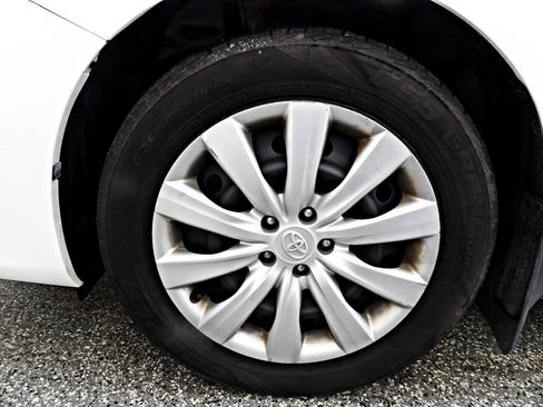 Used 2013 Toyota Corolla LE FWD image 17