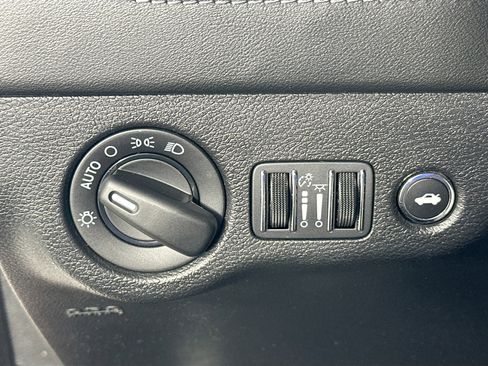 Used 2022 Dodge Charger SXT w/ Plus Group image 10