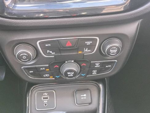 Used 2018 Jeep Compass Limited w/ Navigation Group FWD image 15