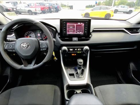 Used 2021 Toyota RAV4 LE AWD/4WD image 15