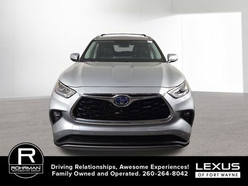 Used 2024 Toyota Highlander Platinum AWD/4WD image 3