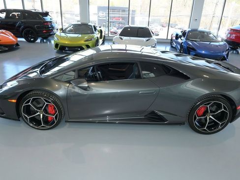 Used 2020 Lamborghini Huracan EVO image 5